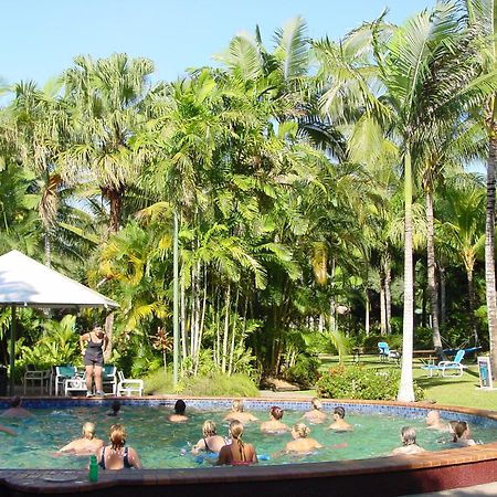 Ingenia Holidays Cairns Coconut Eksteriør bilde The pool at the resort