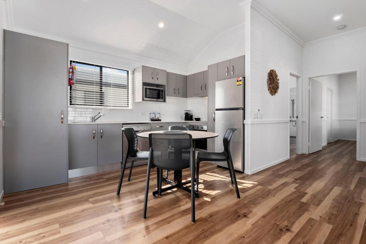 Ingenia Holidays Cairns Coconut Eksteriør bilde A kitchen in a typical apartment
