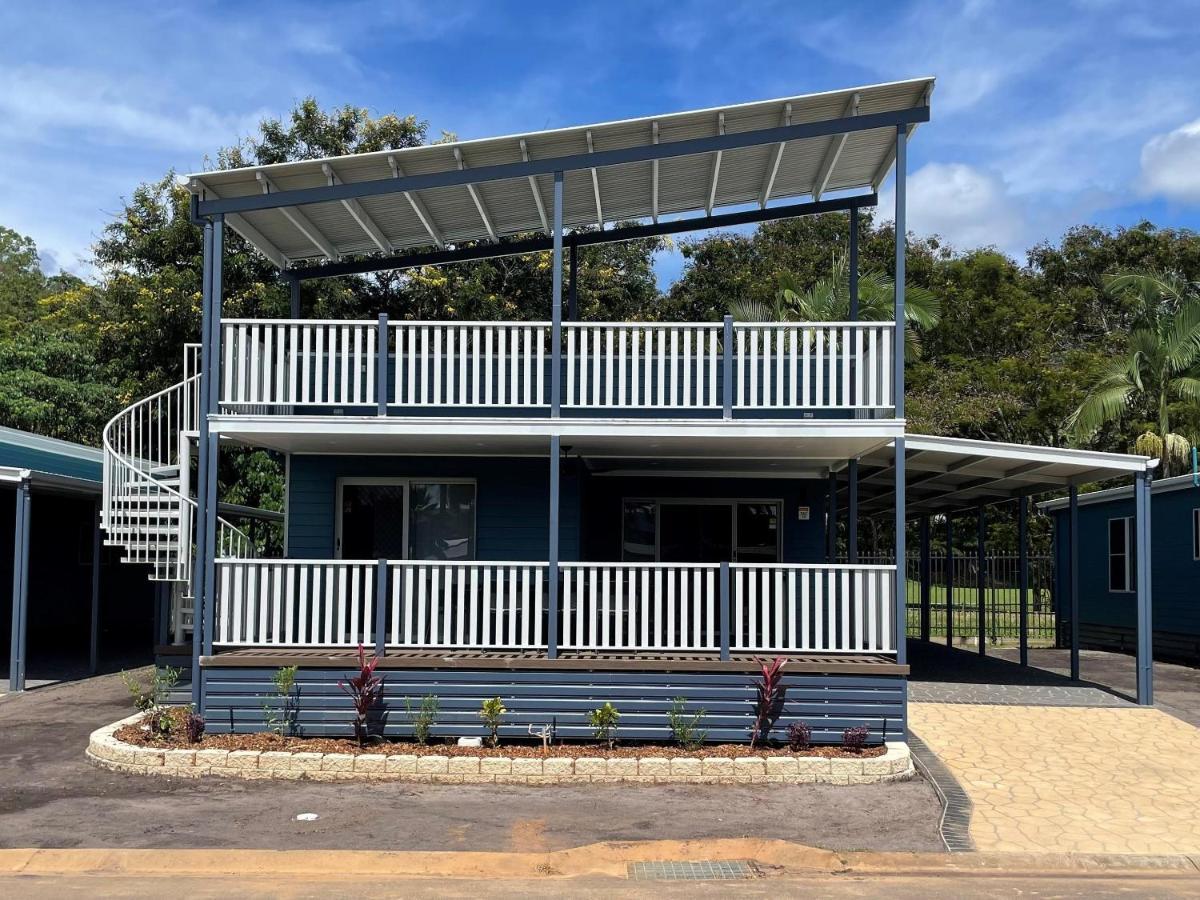 Ingenia Holidays Cairns Coconut Eksteriør bilde A two storey transportable home