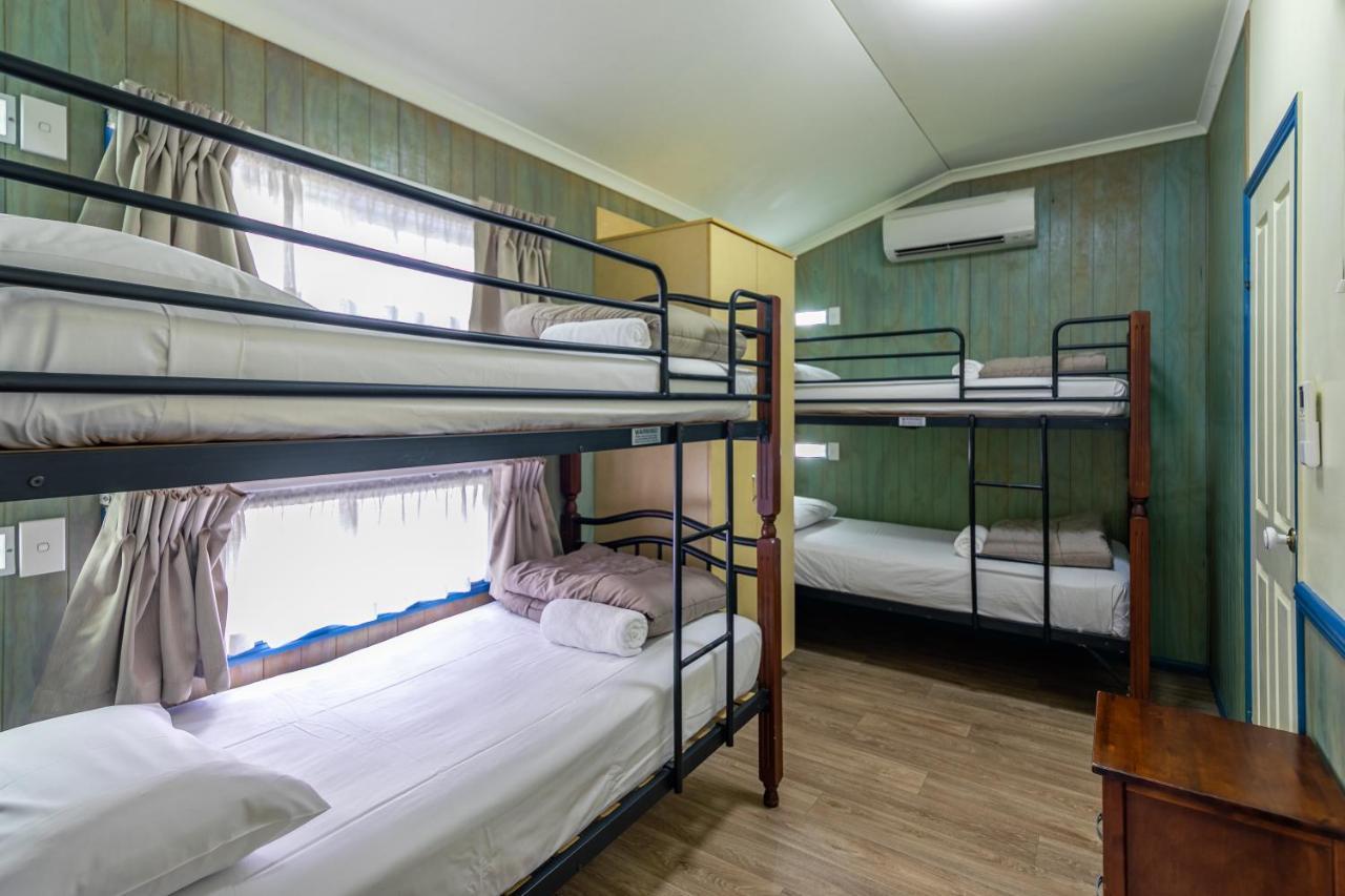 Ingenia Holidays Cairns Coconut Eksteriør bilde Bunk beds in a hostel