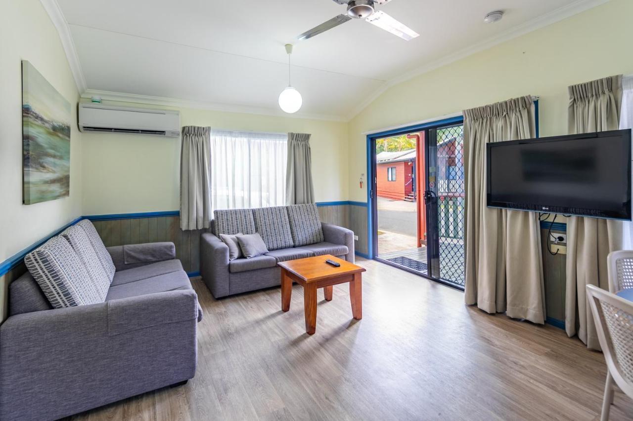 Ingenia Holidays Cairns Coconut Eksteriør bilde Living area of a two-bedroom villa